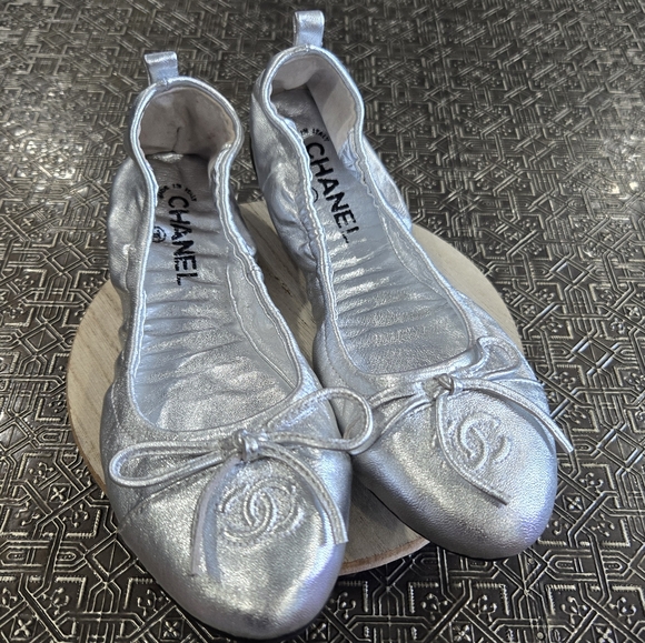 🐢 Chanel Silver Cap toe ballet flats. Size 38 - Picture 7 of 17